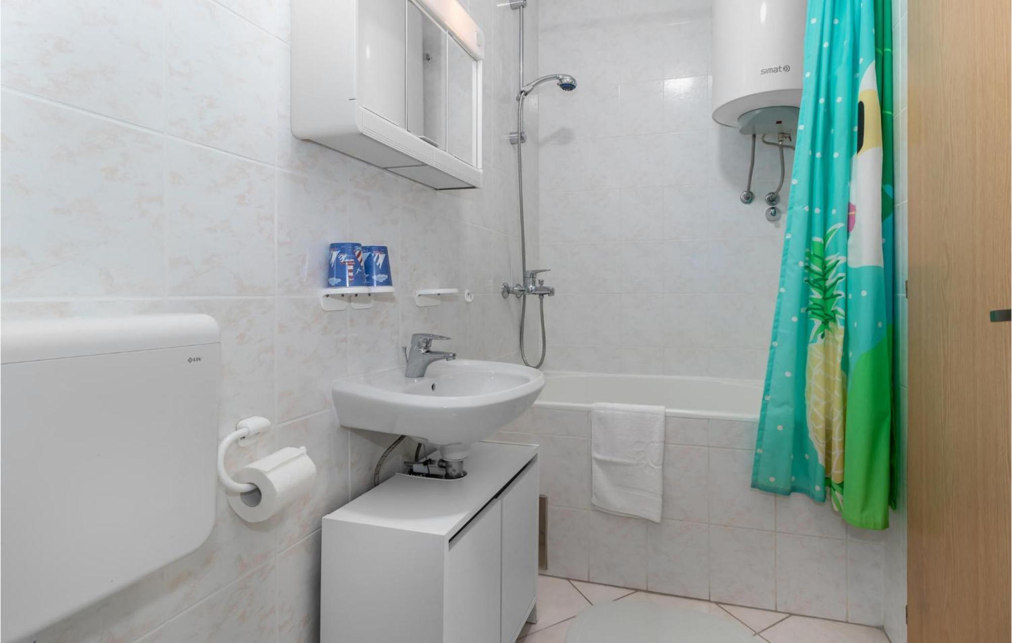 Lovely Apartment In Novi Vinodolski With Wifi Exterior photo